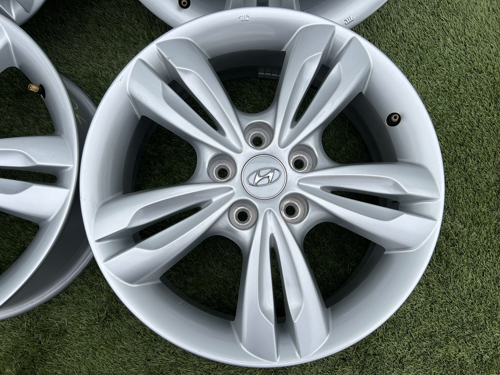 5x114.3 17" Hyundai gyári alufelni 6,5Jx17h2 ET48 4. kép