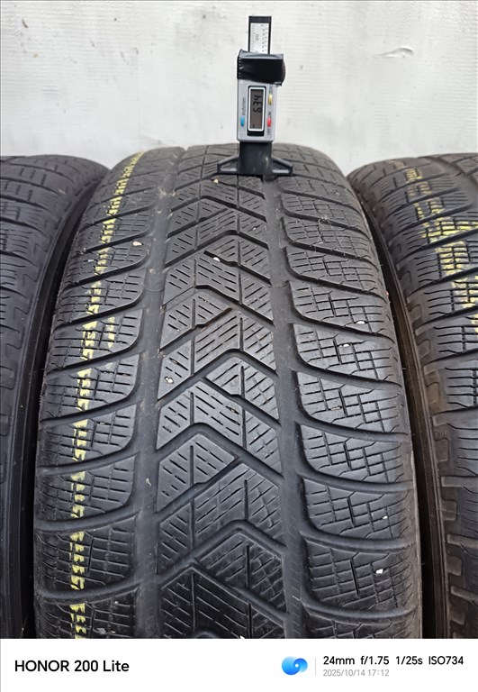  235/6018" újszerű Pirelli téli gumi gumi 1. kép