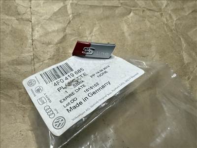 Audi A3 A4 A5 A6 s-line embléma  4f0419685