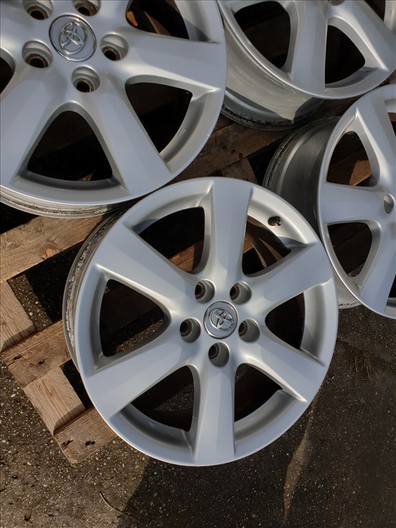 17" 5x114,3 Toyota RAV4 3. kép