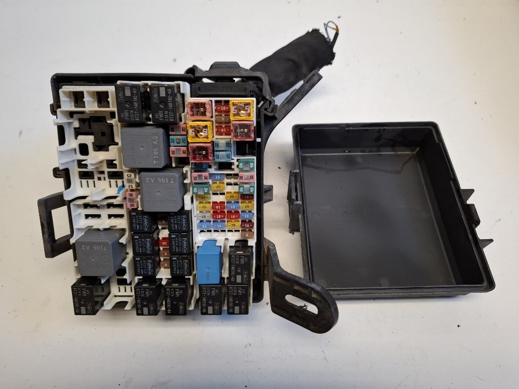 Ford Ecosport (BK) biztosítéktábla motortér GN1512A581SCC 4. kép