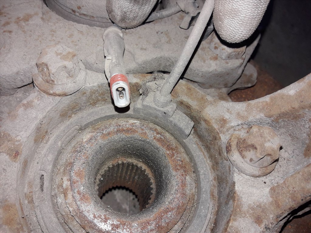 Opel Astra H Jobb Elsõ Csonkállvány Kerékaggyal  Féknyereg  ABS Jeladó 13 156 048 4. kép