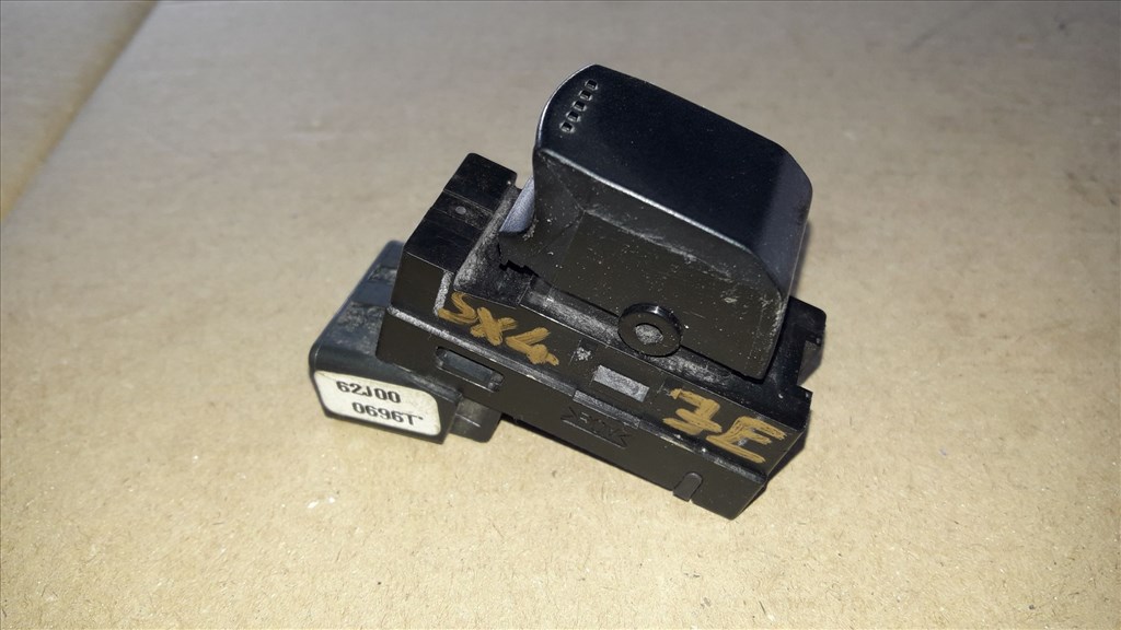 Suzuki SX4 Jobb Elsõ Ablakemelõ Kapcsoló 62J00 0696T 1. kép