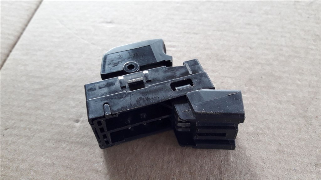 Suzuki SX4 Jobb Elsõ Ablakemelõ Kapcsoló 62J00 0696T 2. kép