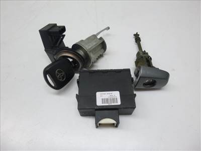 Toyota Avensis (T25) zárgarnitúra motorvezérlő nélkül