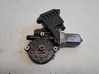 Toyota Yaris (XP90) bal első ablakemelő motor 857020F010 AV2621002730