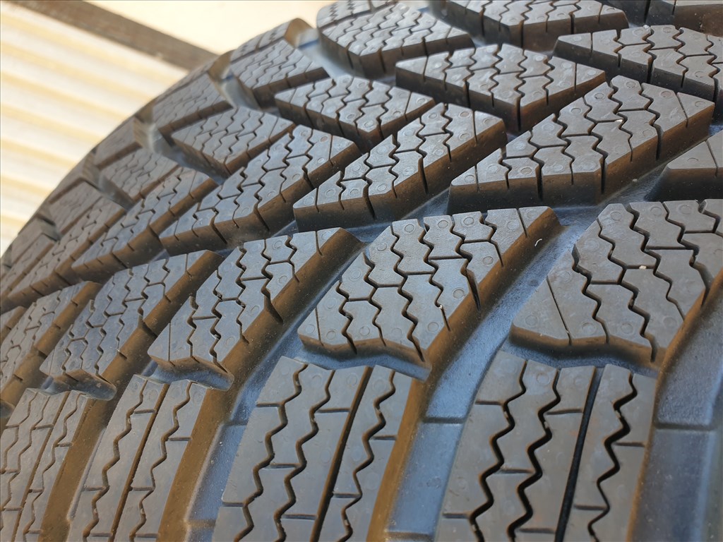  265/60 18 Bridgestone Blizzak LM-005 (új) 4. kép