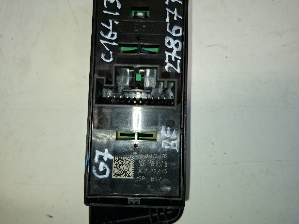 Volkswagen Golf VII (5G) bal elsõ ablakemelõ kapcsoló 5G0959857B 3. kép