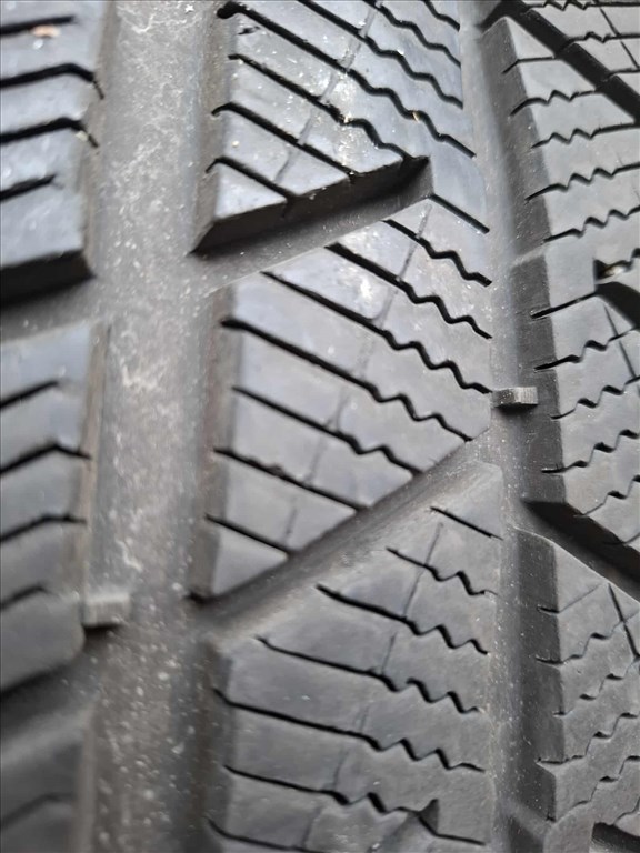  245/4018" használt Barum téli gumi gumi 1. kép