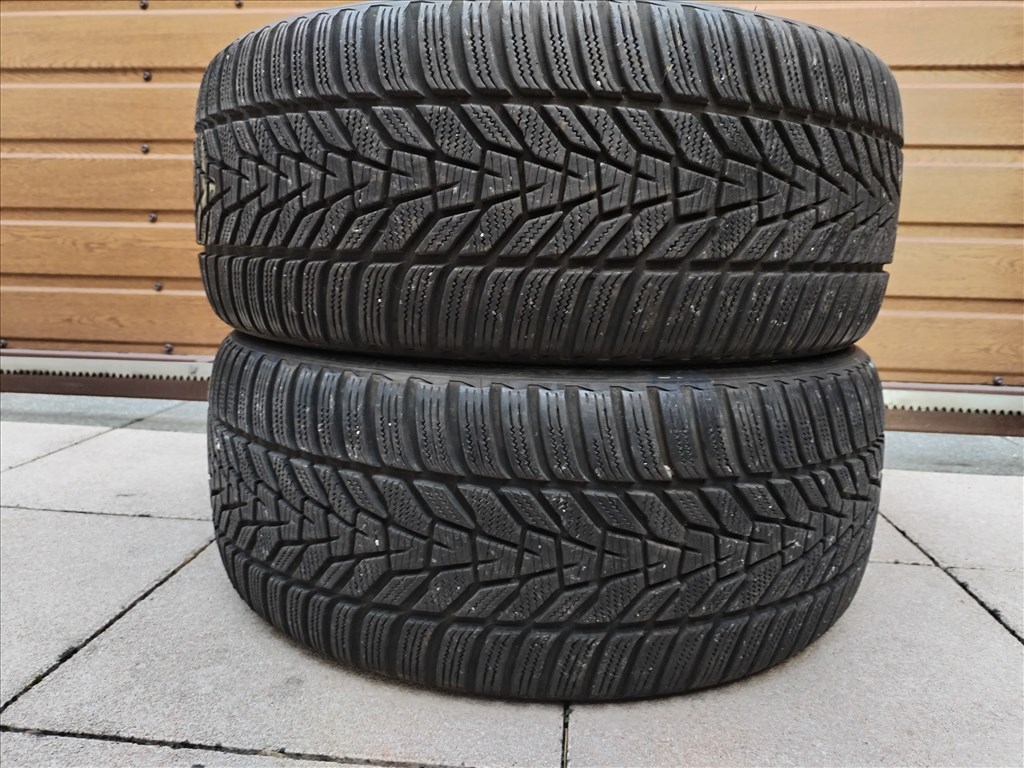  245/4020" újszerű Hankook téli gumi 2 db 7 mm 1. kép
