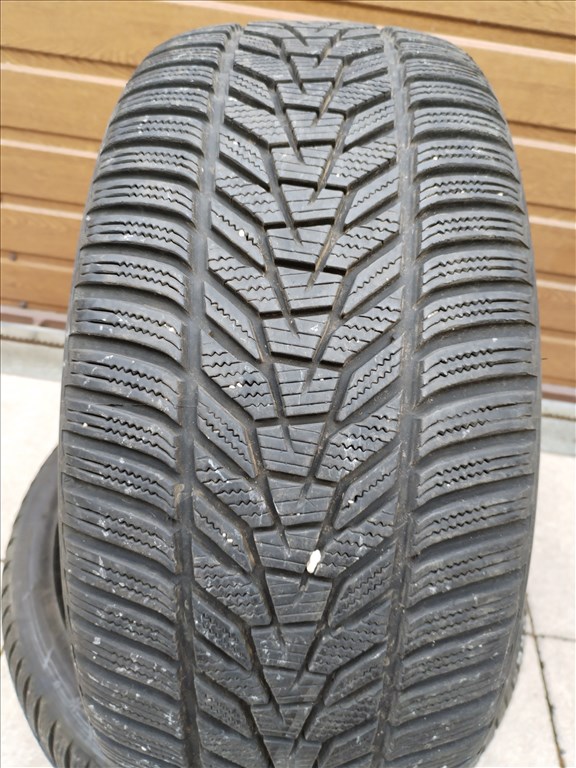  245/4020" újszerű Hankook téli gumi 2 db 7 mm 4. kép