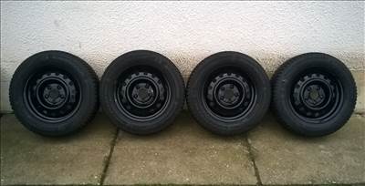 	Eladó 4db 15-ös 5x114.3-as Kia,Hyundai,Mazda,stb lemezfelni 195/65R15 Hankook téli gumival