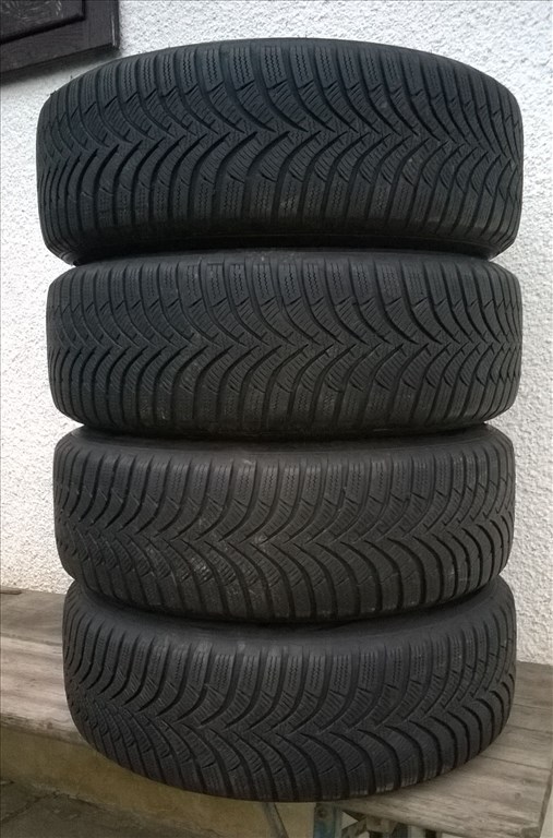 	Eladó 4db 15-ös 5x114.3-as Kia,Hyundai,Mazda,stb lemezfelni 195/65R15 Hankook téli gumival 2. kép