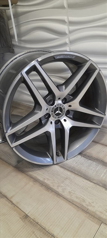 Mercedes-benz Amg desing,Borbet gyártású eredeti cikkszámos!Újszerű!!TPMS szenzor jár hozzá! 1. kép