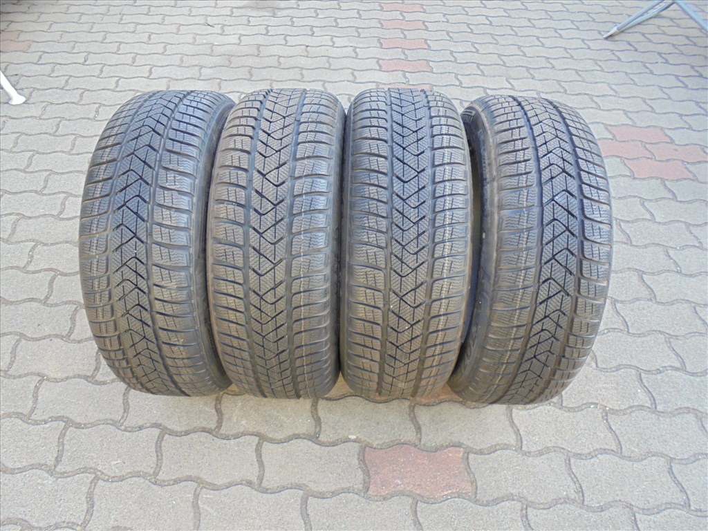 Új 225/55 R17" 2021-es Pirelli téli gumi eladó 1. kép