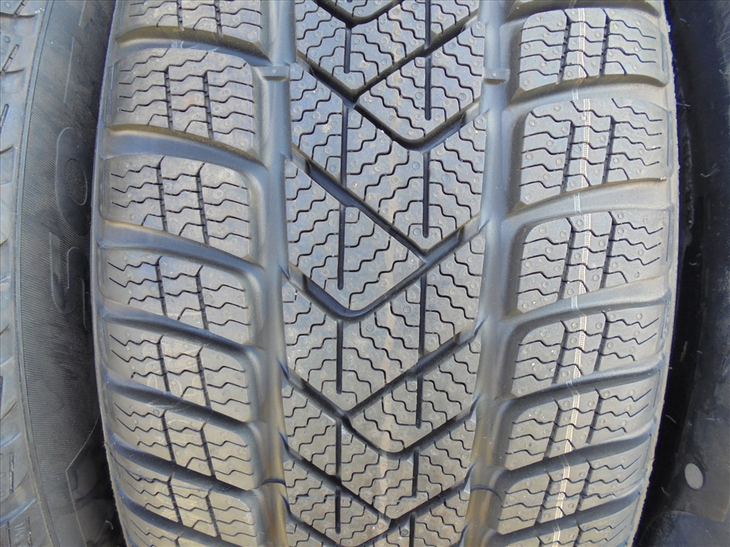 Új 225/55 R17" 2021-es Pirelli téli gumi eladó 2. kép