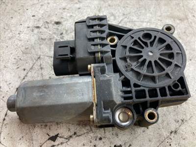 AUDI A6 C5 Jobb első Ablakemelő Motor
