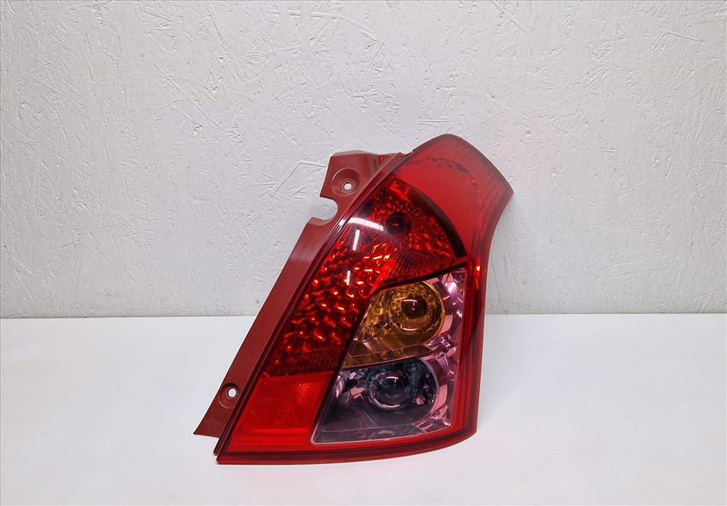 Suzuki Swift IV jobb hátsó lámpa 1. kép