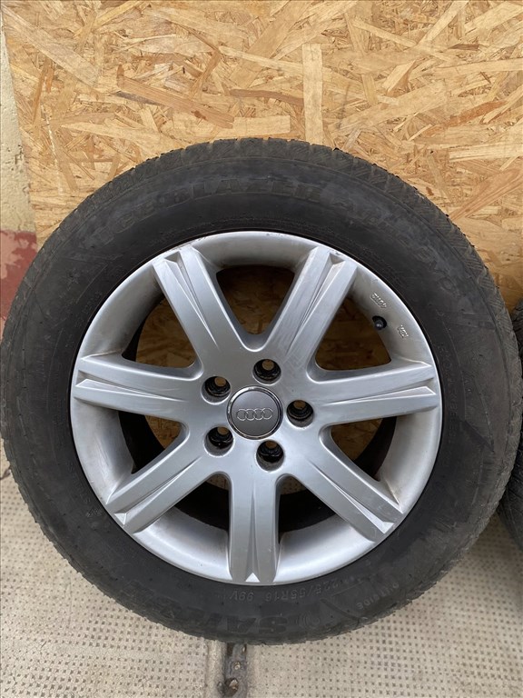  5x112 lyukosztású 16" újszerű (gyári felni) alufelni, rajta 225/55 kopott Sailun téli gumi gumi  2. kép