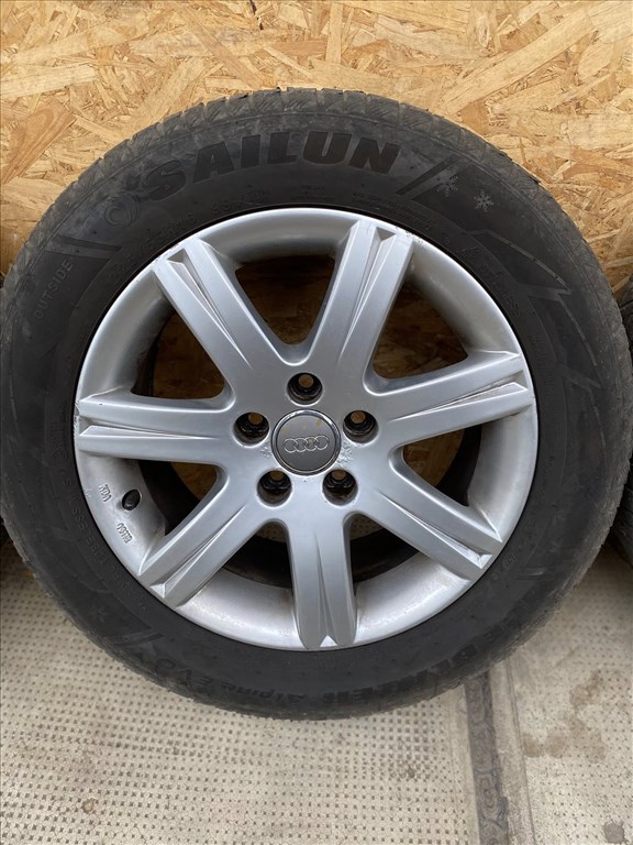  5x112 lyukosztású 16" újszerű (gyári felni) alufelni, rajta 225/55 kopott Sailun téli gumi gumi  5. kép