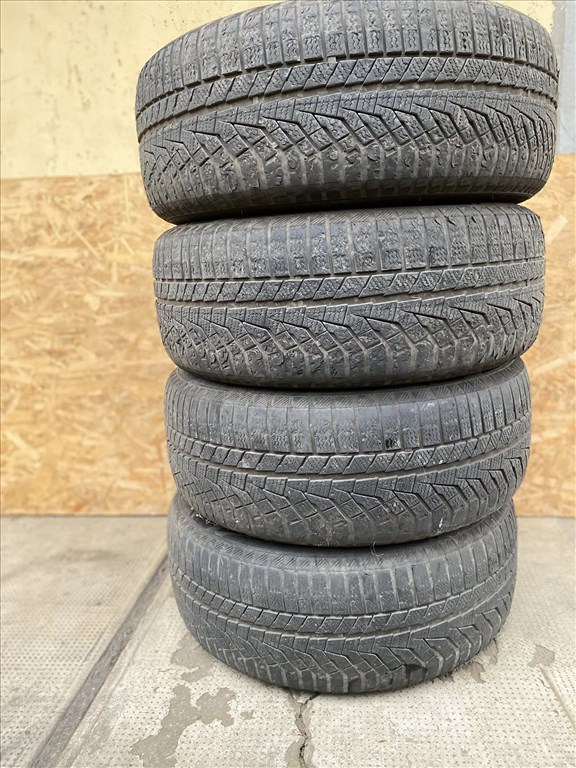  5x112 lyukosztású 16" újszerű (gyári felni) alufelni, rajta 225/55 kopott Sailun téli gumi gumi  6. kép