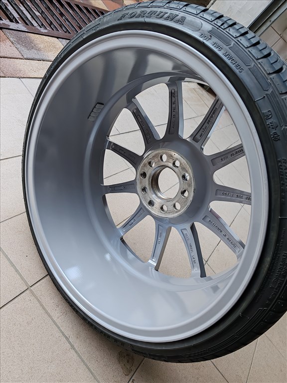 Eladó 19"-os Rotiform DTM felni gumival!!! 8. kép