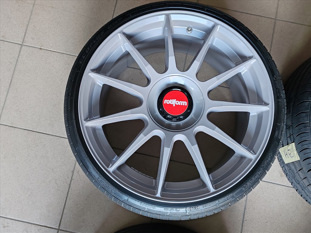 Eladó 19"-os Rotiform DTM felni gumival!!! 5. kép