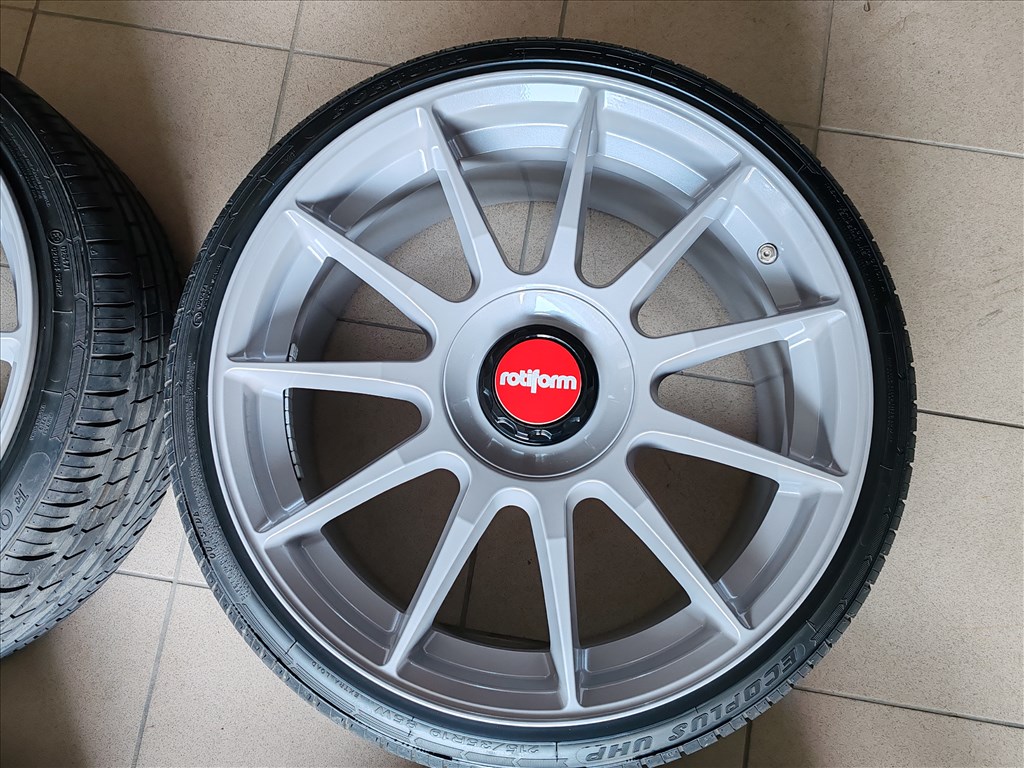 Eladó 19"-os Rotiform DTM felni gumival!!! 6. kép
