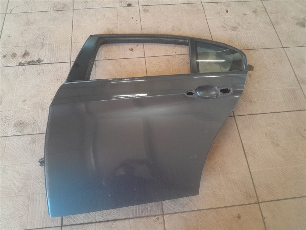 BMW 318 (E90, E91, E92, E93) bontott alkatrészei 13. kép