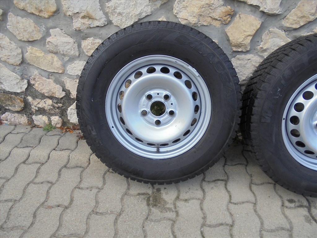 16-os Crafter lemezfelni 2022-es 235/65-ös téli gumival eladó 2. kép