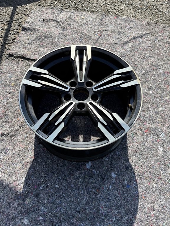  5x120 lyukosztású 8JJ 18" használt alufelni 1. kép