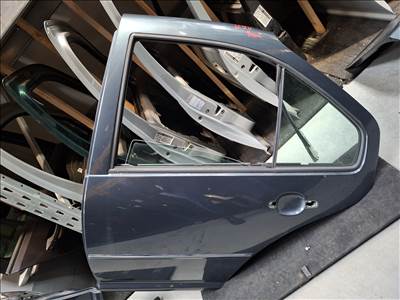 Volkswagen Bora bal hátsó ajtó, króm díszléces LC7V (25938)