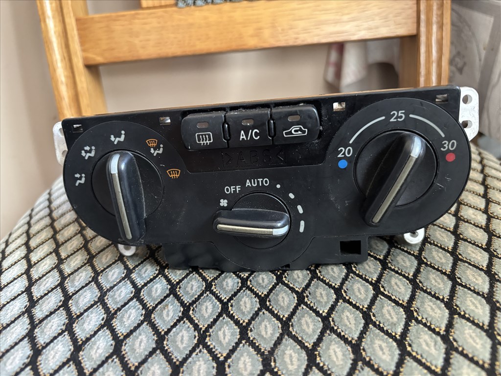 Subaru Impreza II fűtés klíma panel kapcsoló 3b45234700 1. kép