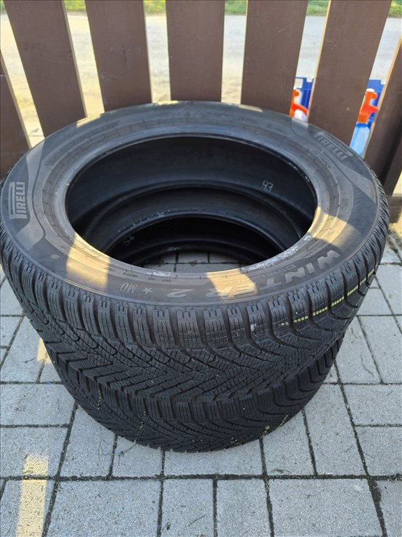  225/55R18" Pirelli téli gumi eladó 2db. 2022-es! 1. kép