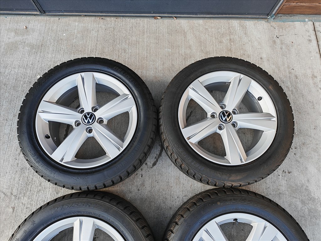 17" 5x112 VW gyári alufelni szett téligumikkal! 3. kép