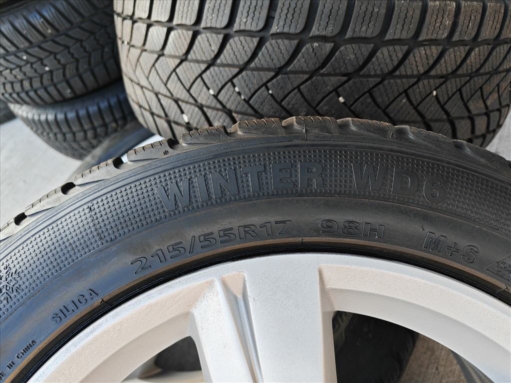 17" 5x112 VW gyári alufelni szett téligumikkal! 5. kép