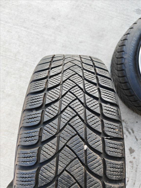 17" 5x112 VW gyári alufelni szett téligumikkal! 8. kép