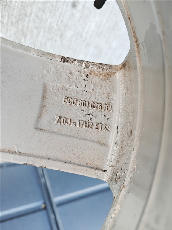 17" 5x112 VW gyári alufelni szett téligumikkal! 9. kép