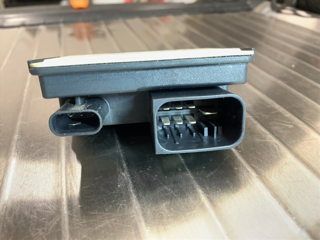 BMW E70, E71, F0X, F1X, F25, F26 N57 6henger izzítás vezérlő 8519472 7823290  12217823290 12218519472 3. kép