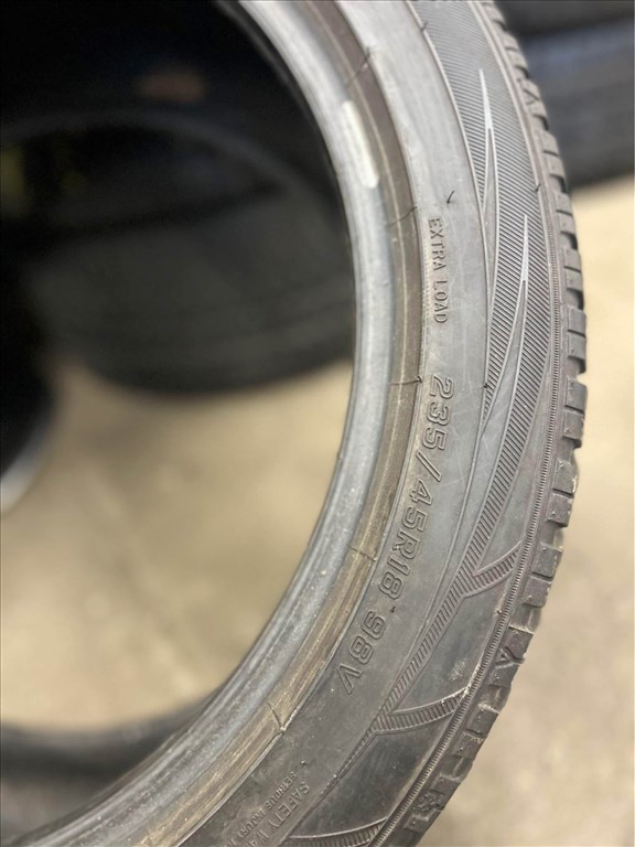  235/4518"Falken téli gumi 235/45R18, 235/45 R18, 4db 4. kép