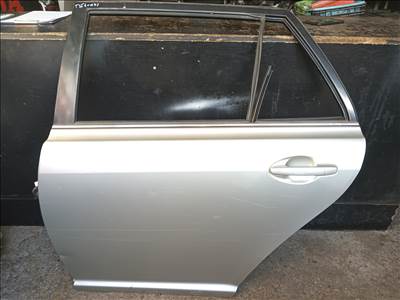 Toyota Avensis T25 Kombi Balhátsó ajtó ezüst