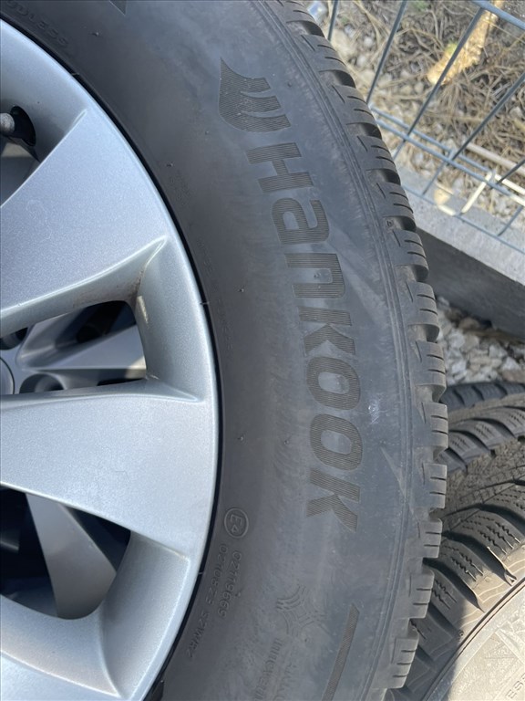  SSangyong 17" gyári alufelni 225/60 újszerű Hankook téli gumi   6. kép