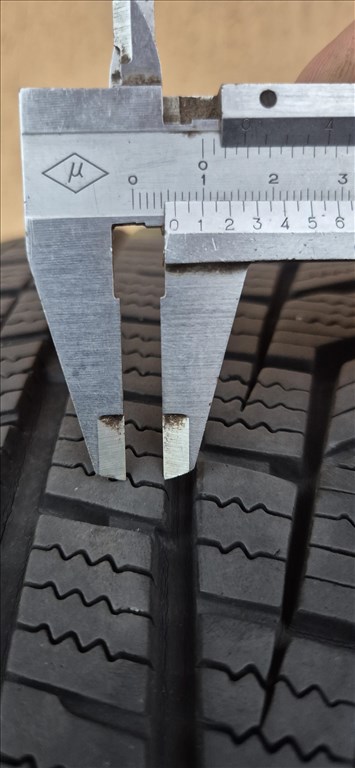  Nissan Juke 16"; J6,5; 5x114.3  lemezfelni, rajta 205/60 R16 használt Hankook téli gumi  7. kép