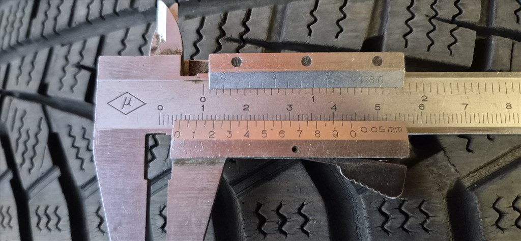  Nissan Juke 16"; J6,5; 5x114.3  lemezfelni, rajta 205/60 R16 használt Hankook téli gumi  8. kép