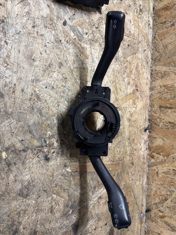 Audi A6 (C5 - 4B) kormánykapcsolóc légzsák átvezető  8l0953513g 1. kép