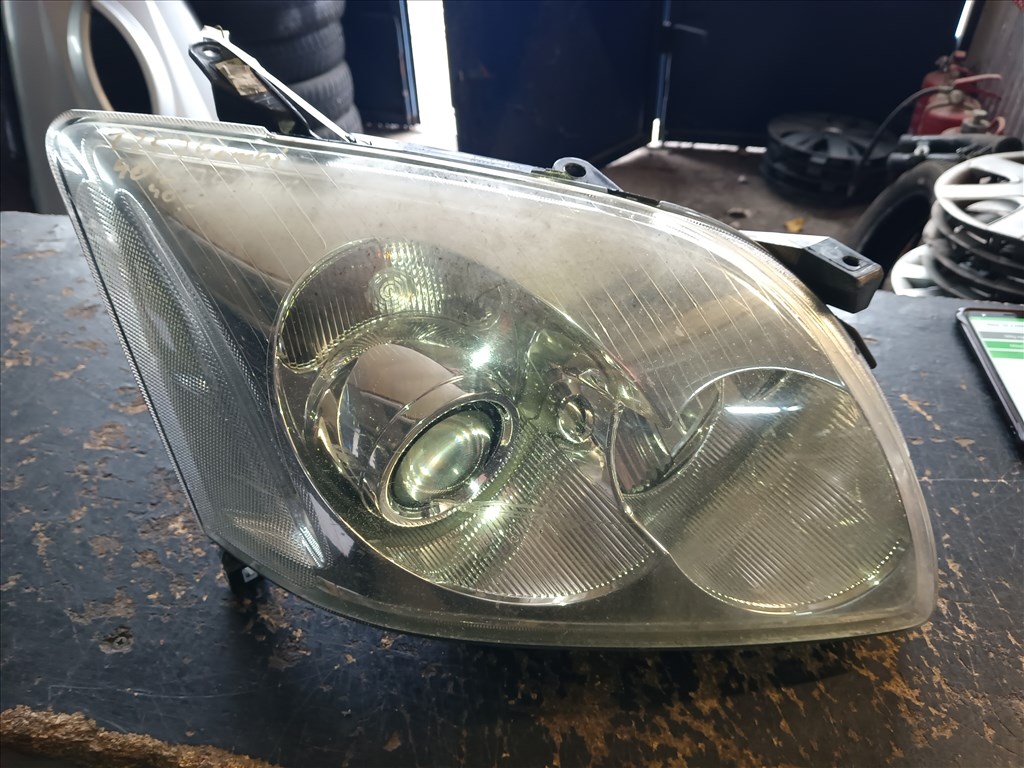 Toyota Avensis T25 Jobb első xenon fényszóró  koito0544 1. kép