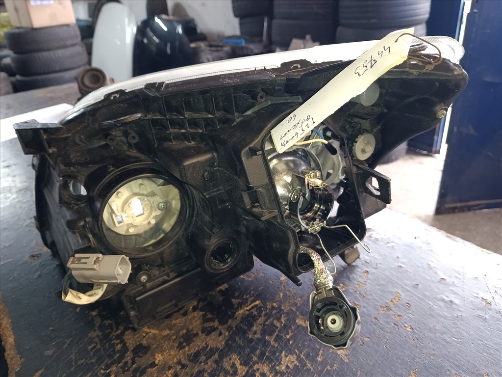 Toyota Avensis T25 Jobb első xenon fényszóró  koito0544 3. kép