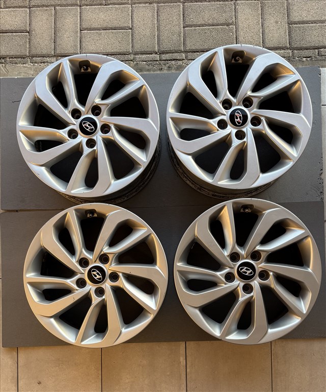  5x114.3 lyukosztású 7JJ 17" használt (gyári felni) alufelni 2. kép