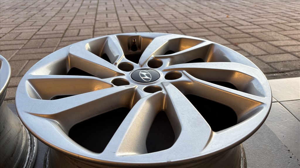  5x114.3 lyukosztású 7JJ 17" használt (gyári felni) alufelni 6. kép