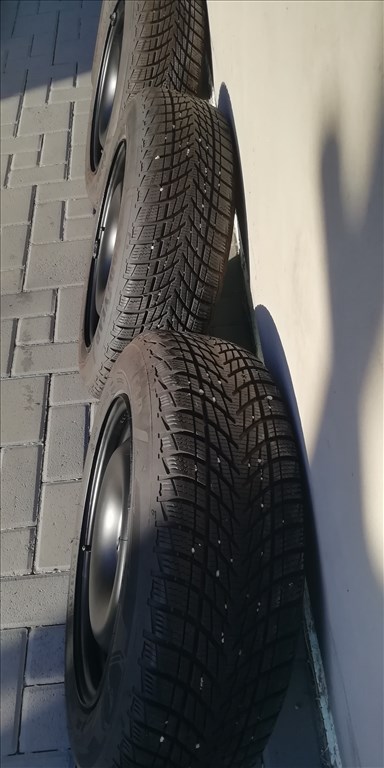 DACIA  Télikerés szett újszerű 15"  185/65 újszerű Goodyear téli gumi gumi  5. kép